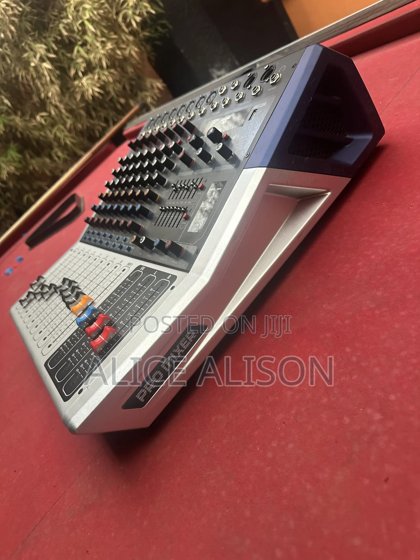 Soundstandard KV-80 8-Channel Powered Mixer