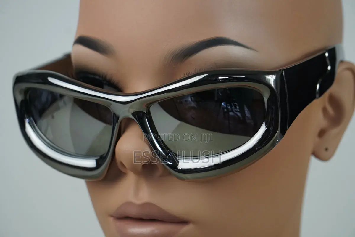 Futuristic Matte Black Oval Chunky Sunglasses – Y2K Streetwear