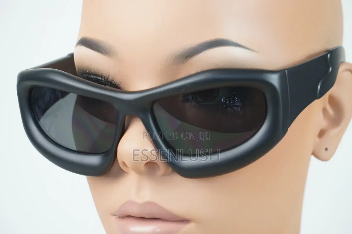 Futuristic Matte Black Oval Chunky Sunglasses – Y2K Streetwear