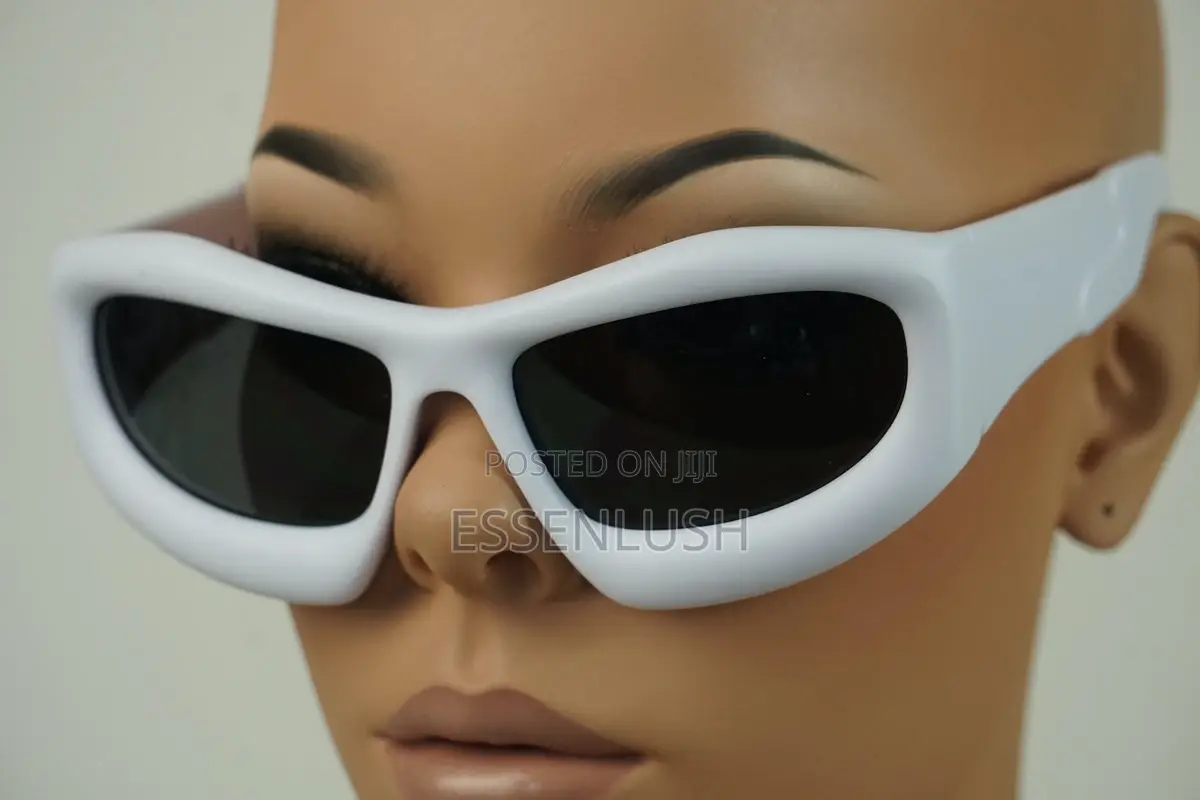 Futuristic Matte Black Oval Chunky Sunglasses – Y2K Streetwear