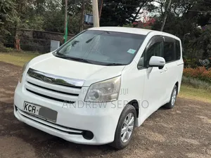 Toyota Noah 2010 White