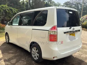 Toyota Noah 2010 White