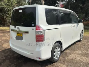 Toyota Noah 2010 White