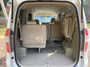 Toyota Noah 2010 White