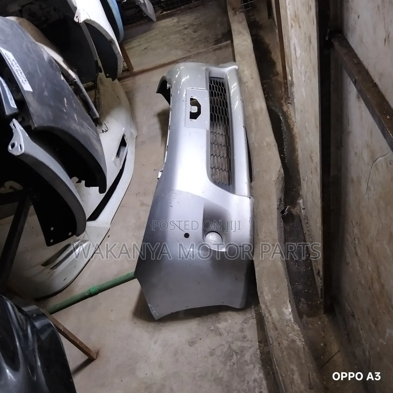 Toyota ISIS MODEL 2008 Front Bumper Complete With Fog Lamps, Ex Japan
