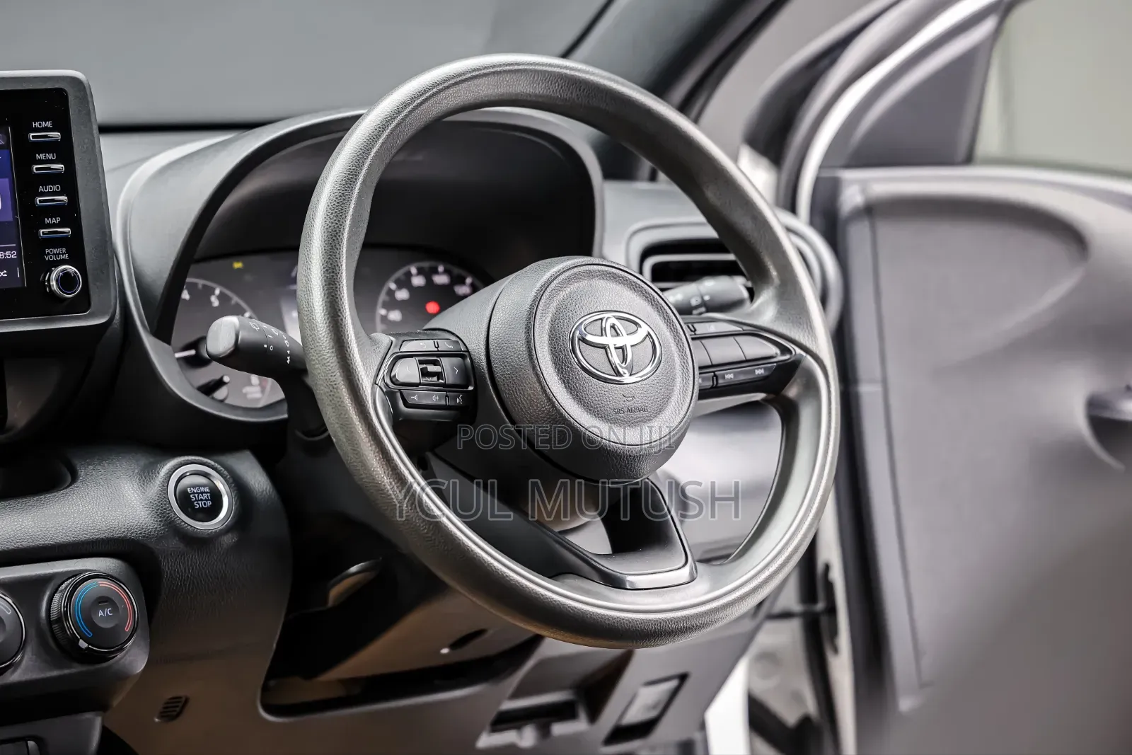 Toyota Yaris 1.5 Sedan LE 2020 White