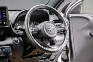 Toyota Yaris 1.5 Sedan LE 2020 White