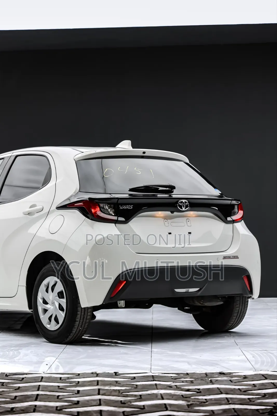 Toyota Yaris 1.5 Sedan LE 2020 White