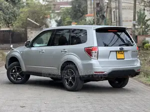 Subaru Forester 2010 Silver