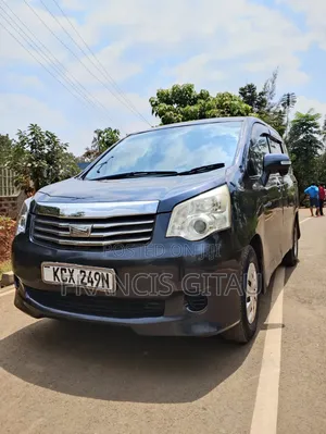 Toyota Noah 2012 Gray