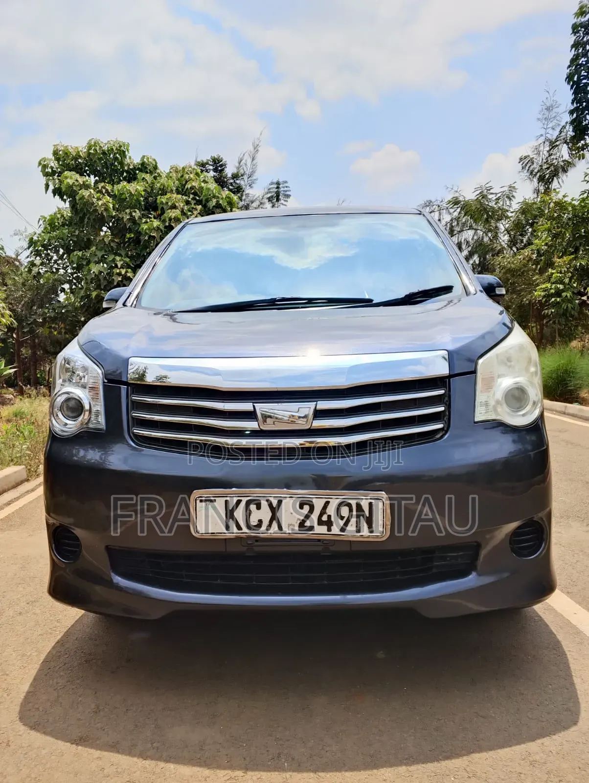 Toyota Noah 2012 Gray