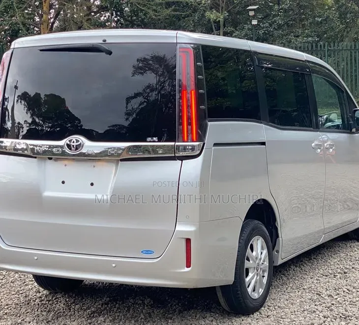 Toyota Noah 2020 Silver