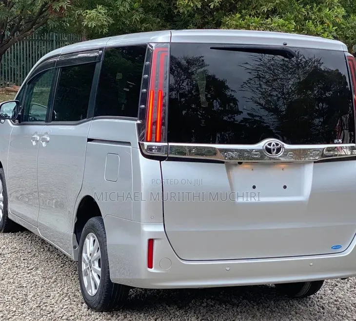 Toyota Noah 2020 Silver