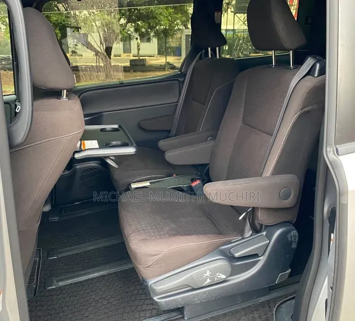 Toyota Noah 2020 Silver
