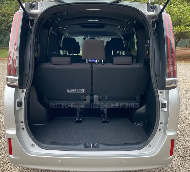 Toyota Noah 2020 Silver