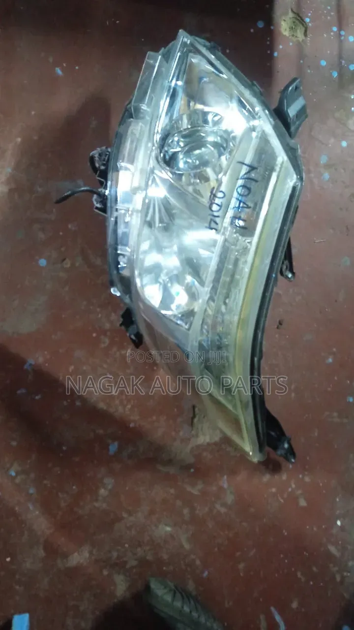 Toyota Noah 2014 Headlight