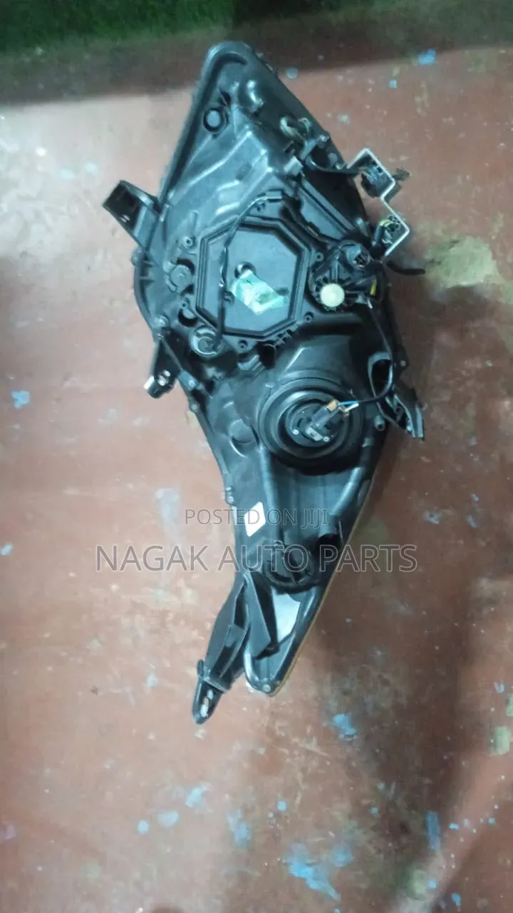 Toyota Noah 2014 Headlight