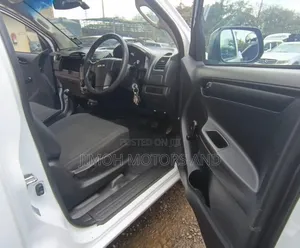 Isuzu D-MAX 2024 White