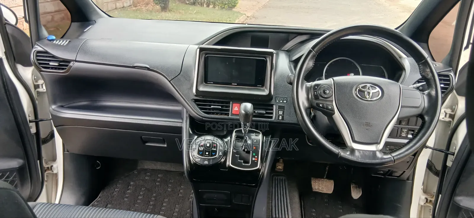 Toyota Voxy 2017 White