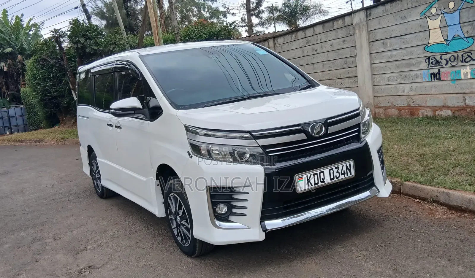 Toyota Voxy 2017 White
