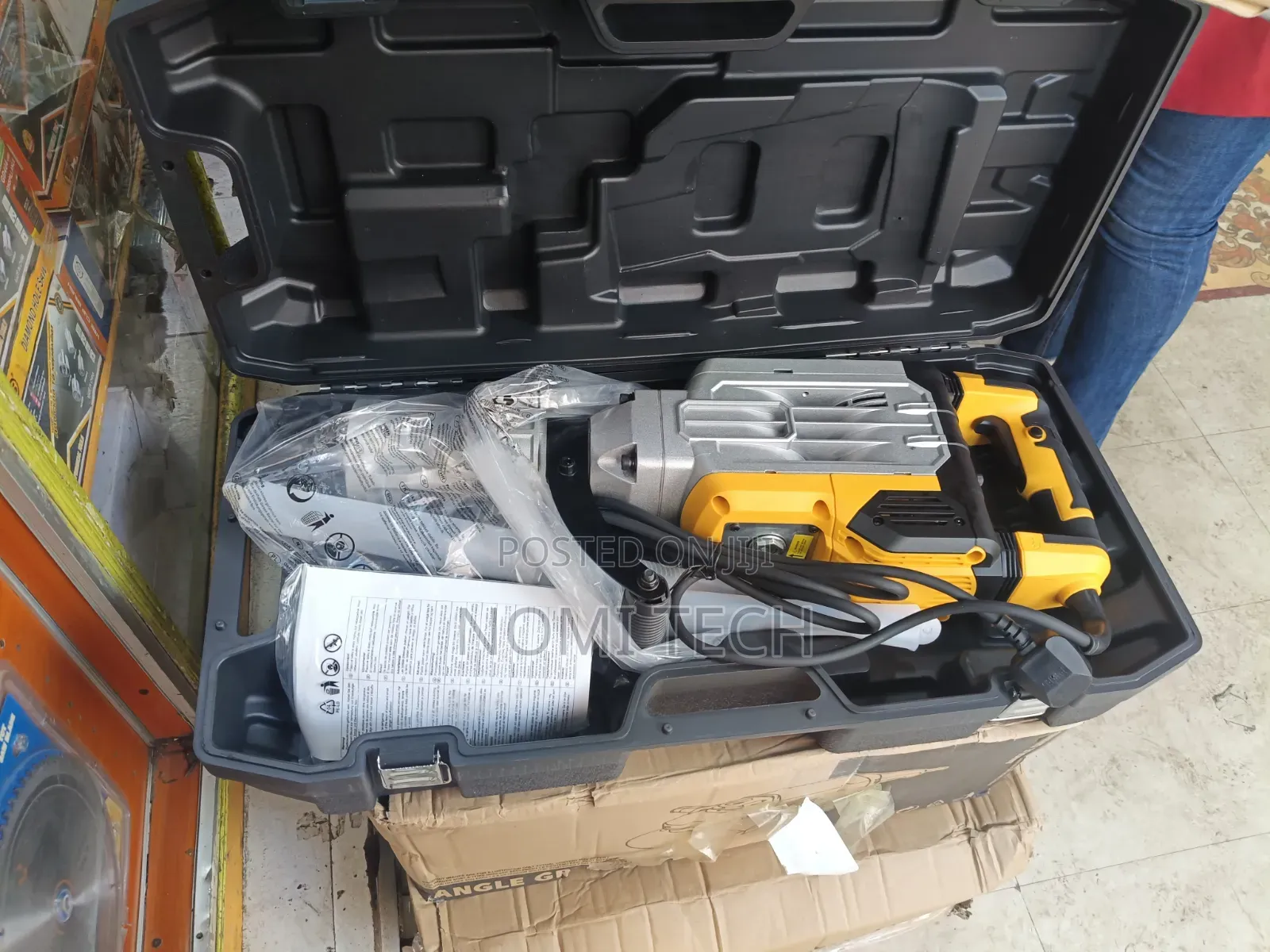 DEWALT 2300W Demolition Hammer – Heavy Duty Electric Wall Breaker
