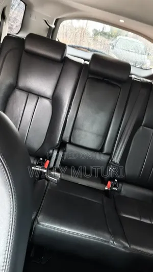 Land Rover Discovery HSE 4x4 2019 Gray