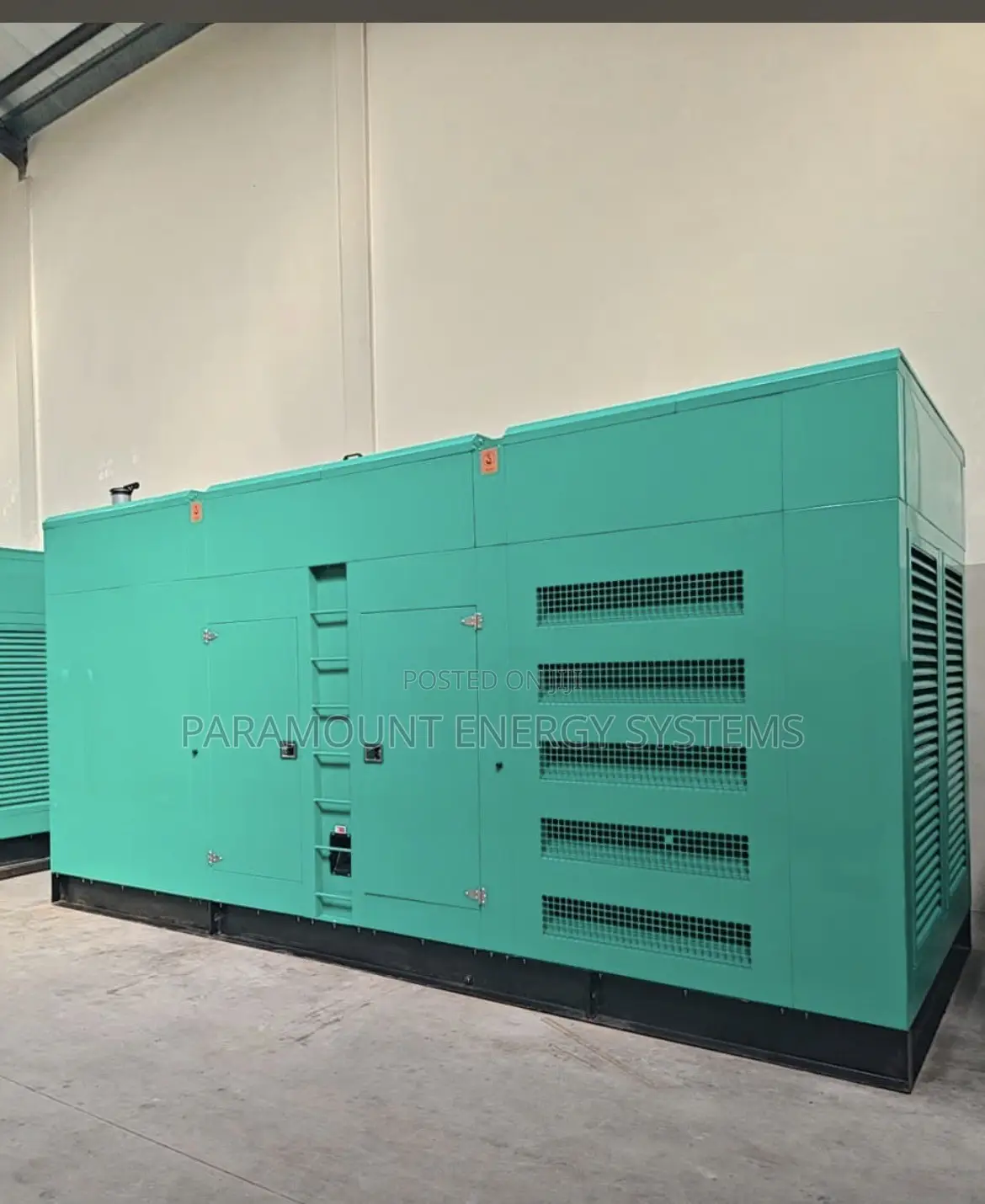 Heavy-Duty 1000kVA Cummins Soundproof Diesel Generator (Closed Canopy)