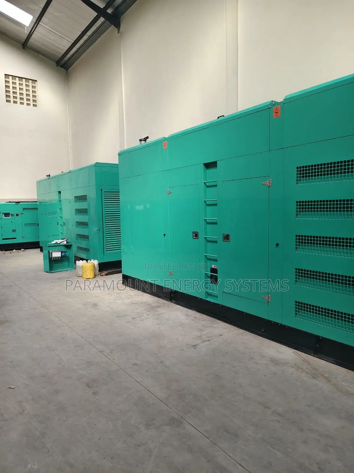 Heavy-Duty 1000kVA Cummins Soundproof Diesel Generator (Closed Canopy)