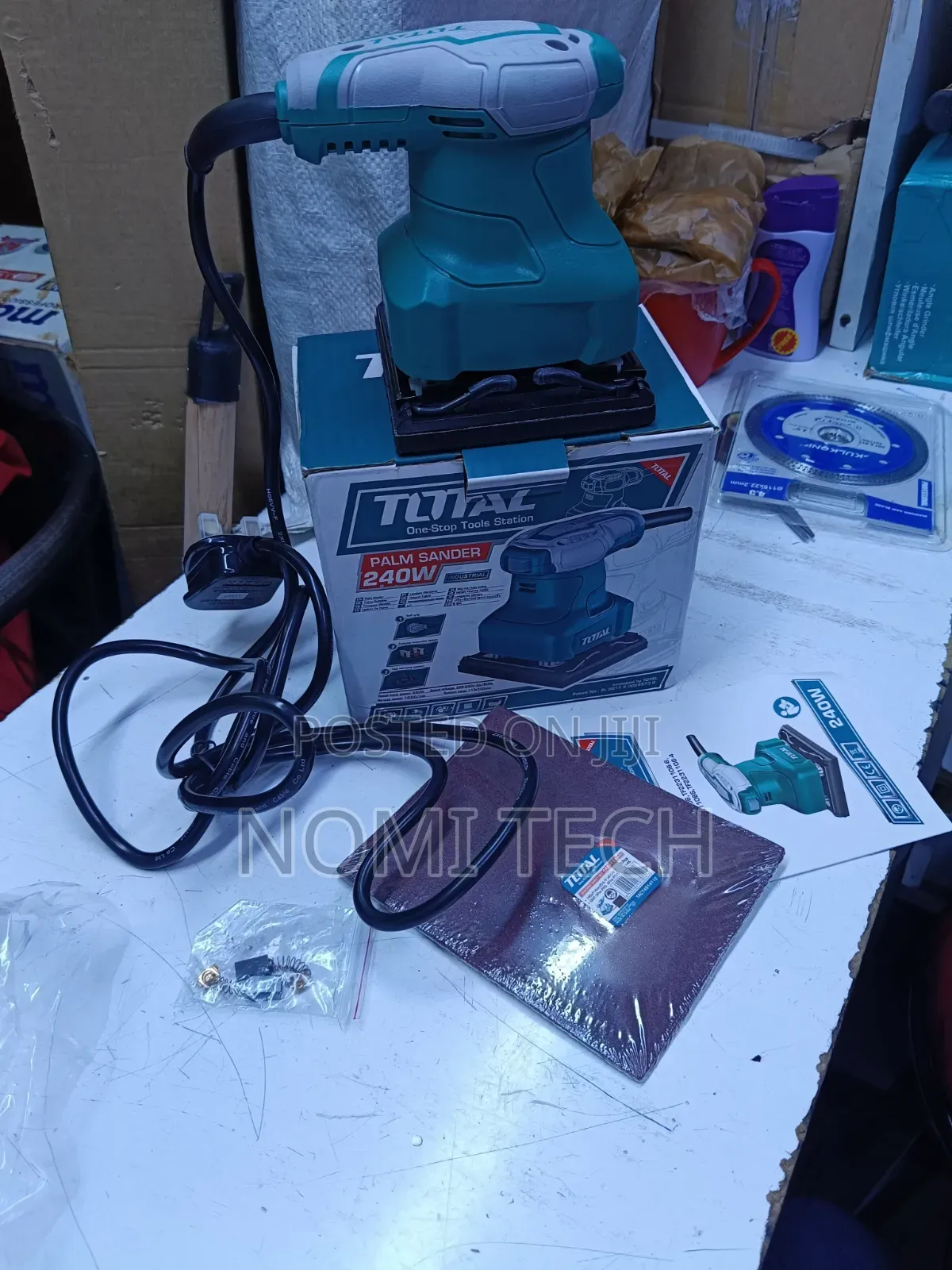 TOTAL 240W Palm Sander – Electric Sanding Machine