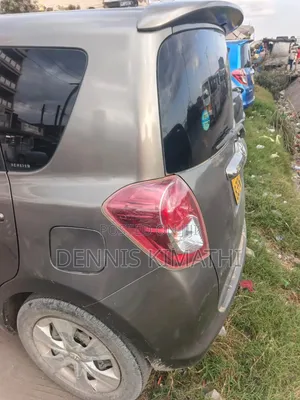 Toyota Ractis 1.5 FWD 2010 Gray