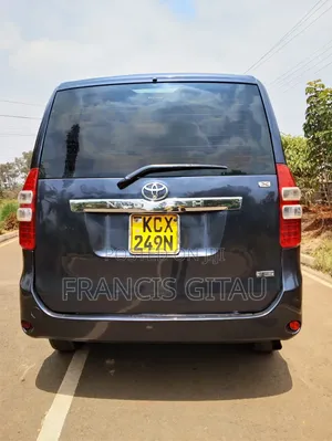 Toyota Noah 2012 Gray