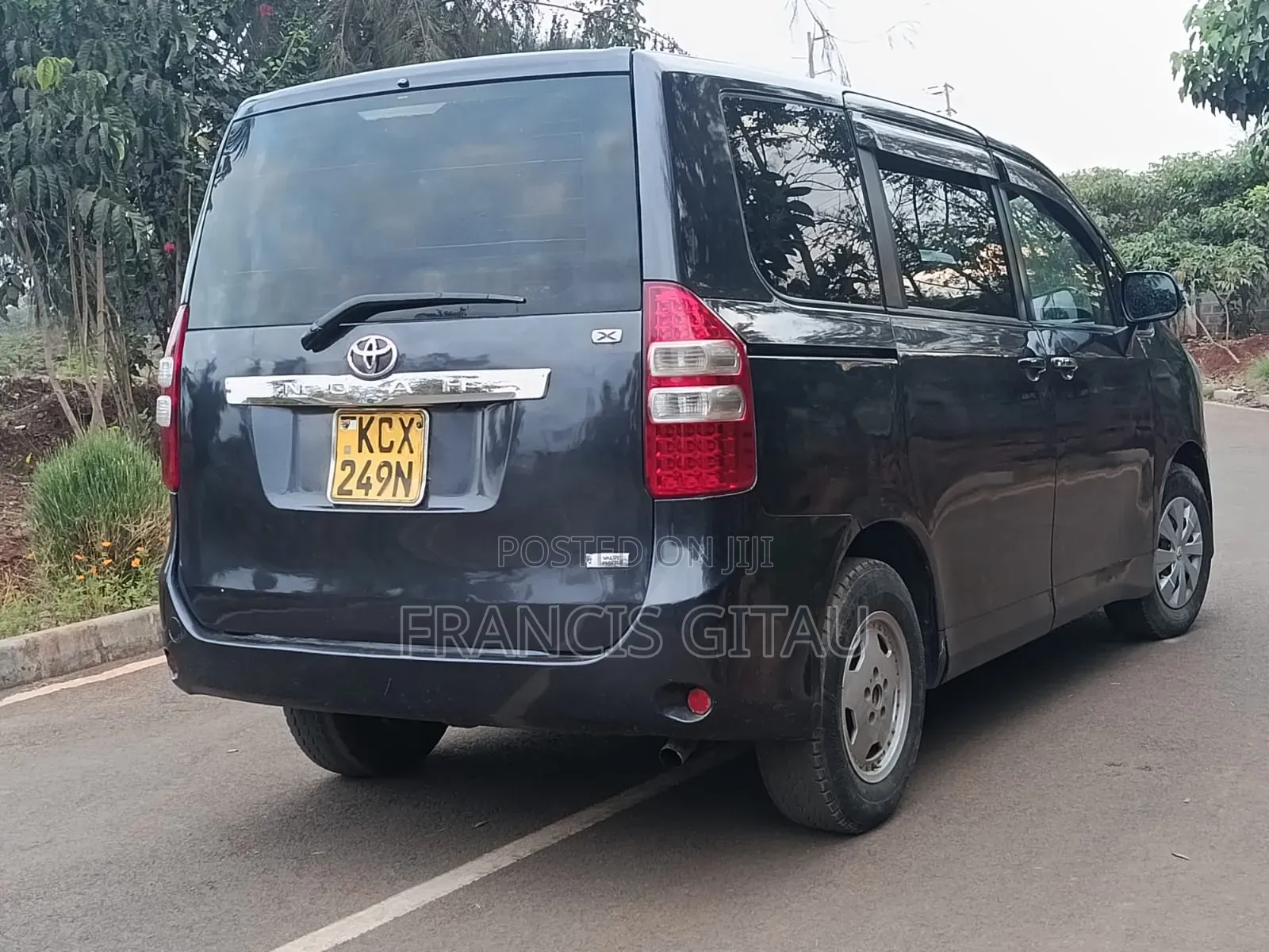 Toyota Noah 2012 Gray