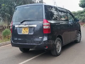 Toyota Noah 2012 Gray