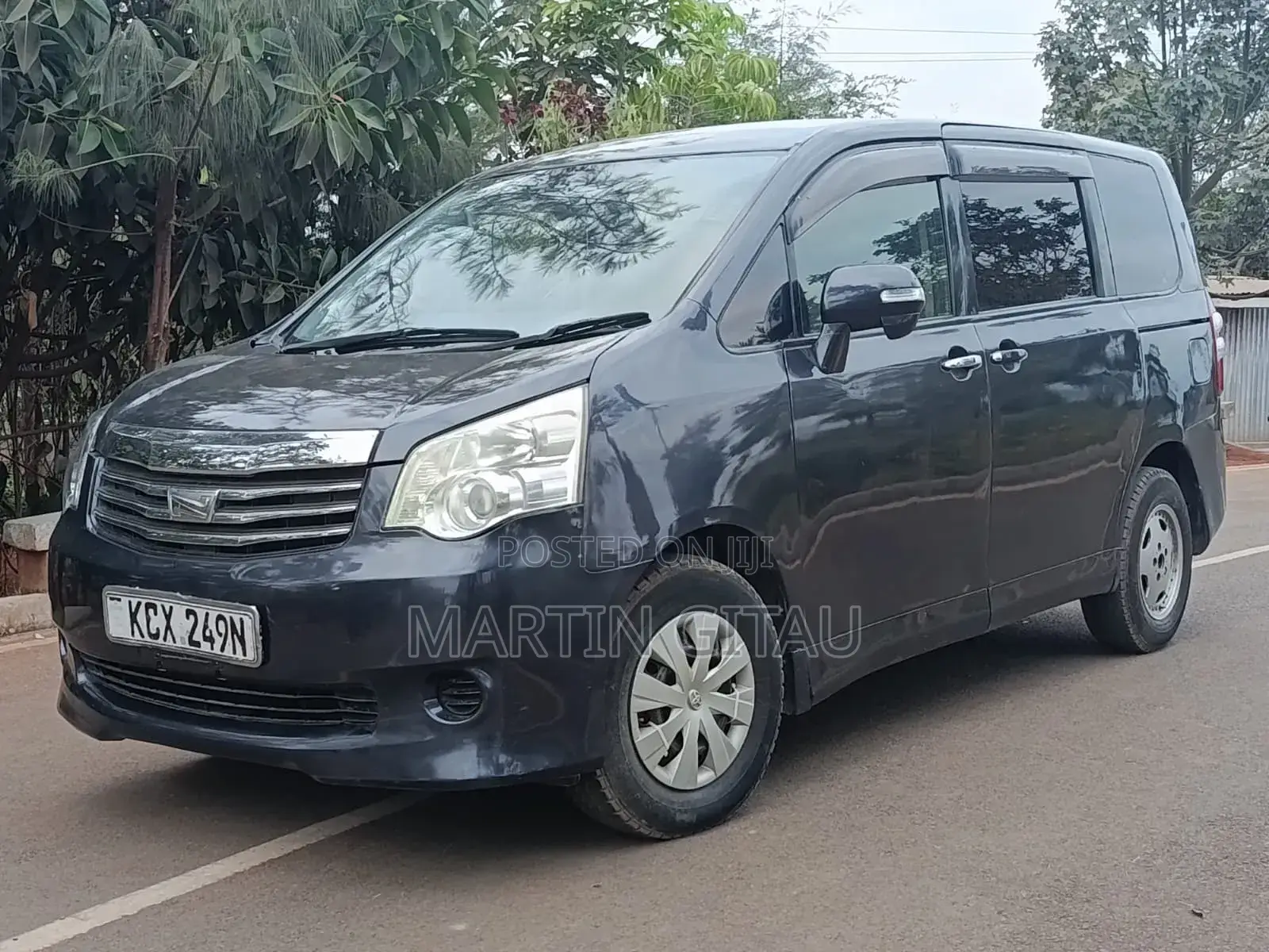 Toyota Noah 2012 Gray