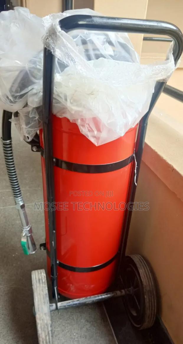 Heavy-Duty Fire Extinguisher on Wheels - main view
