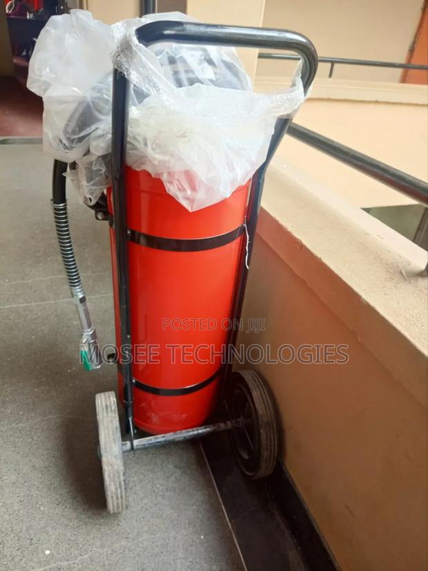 Heavy-Duty Fire Extinguisher on Wheels - thumbnail 2