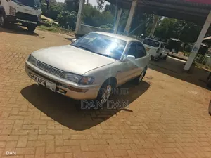Toyota Corolla 1993 Gold