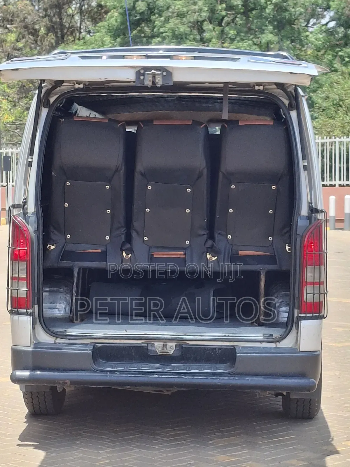 Toyota Grand HiAce 2002 Silver