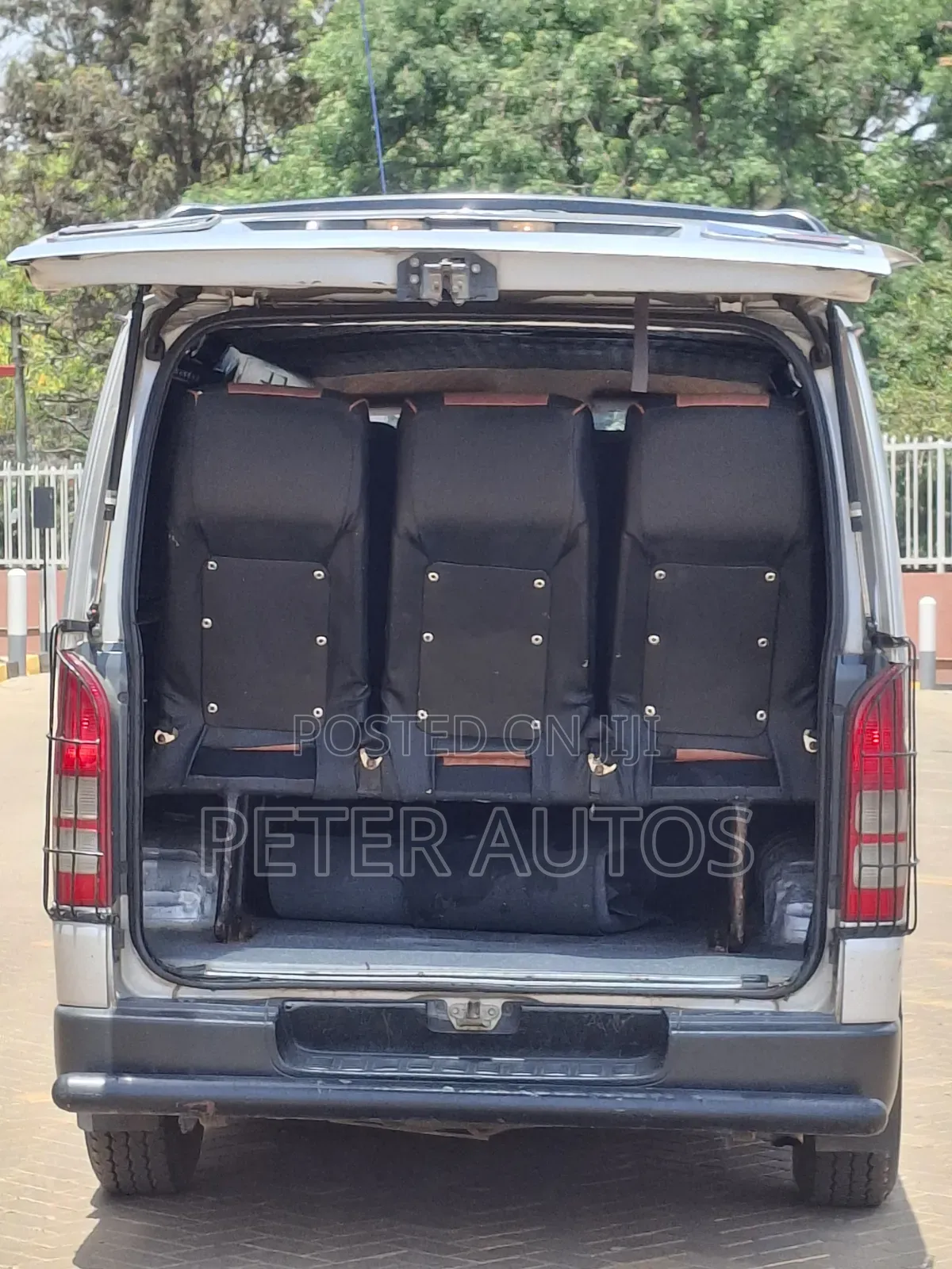 Toyota Grand HiAce 2002 Silver