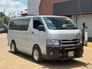 Toyota Grand HiAce 2000 Silver