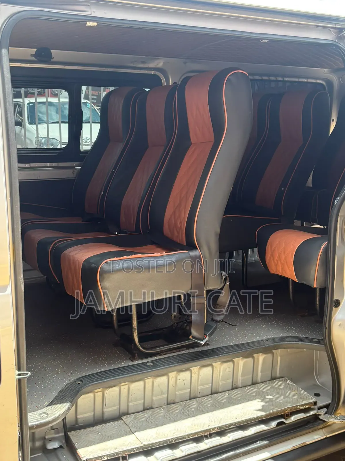 Toyota Grand HiAce 2000 Silver