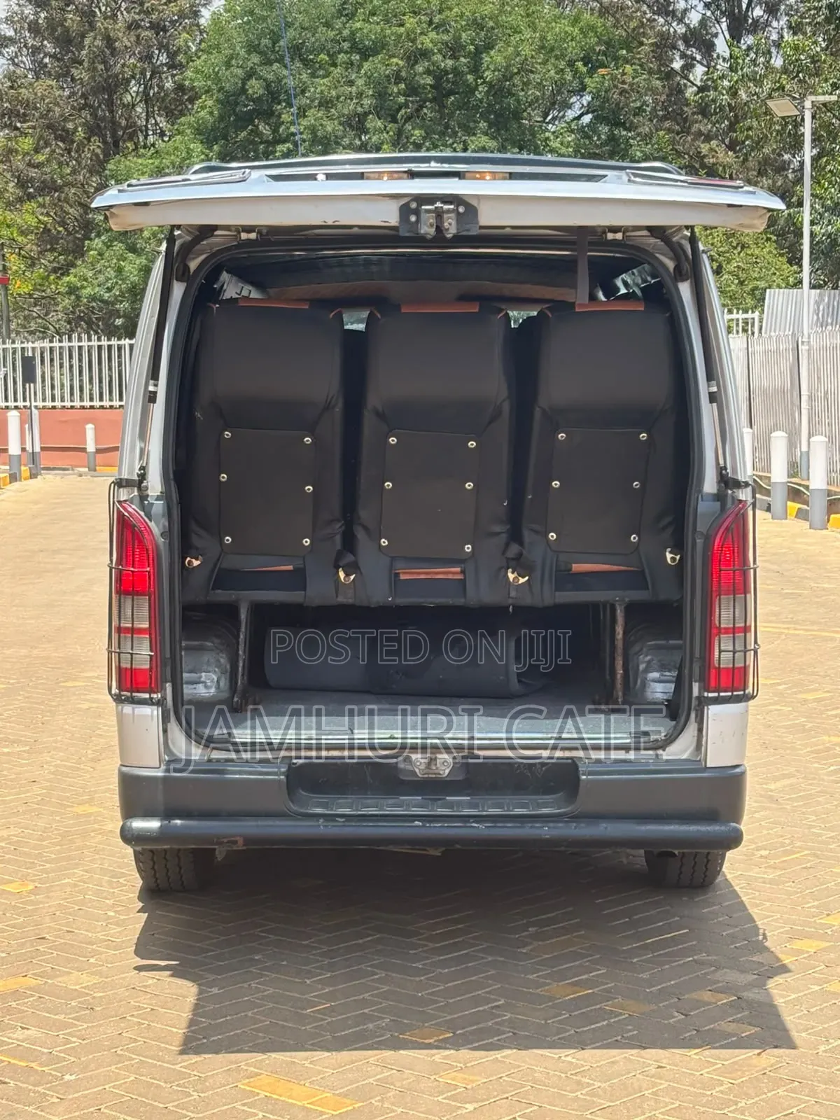 Toyota Grand HiAce 2000 Silver