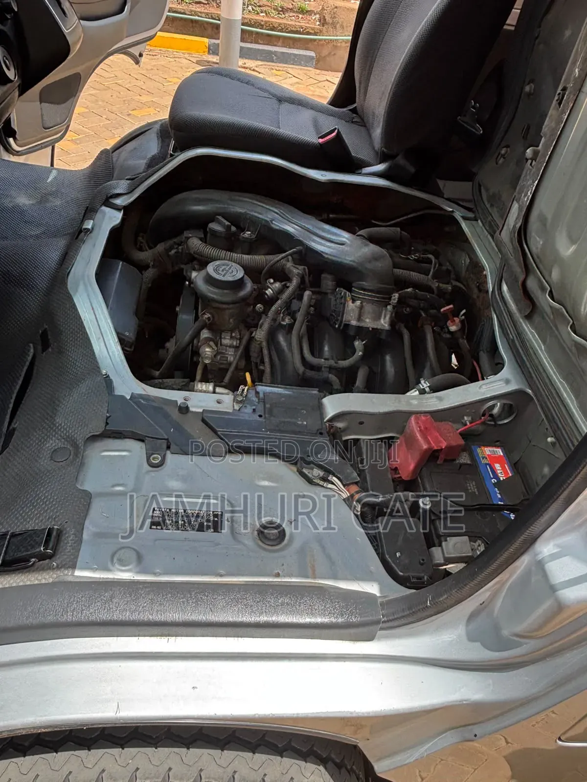 Toyota Grand HiAce 2000 Silver