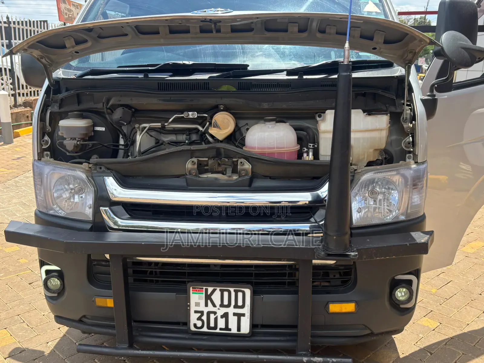 Toyota Grand HiAce 2000 Silver