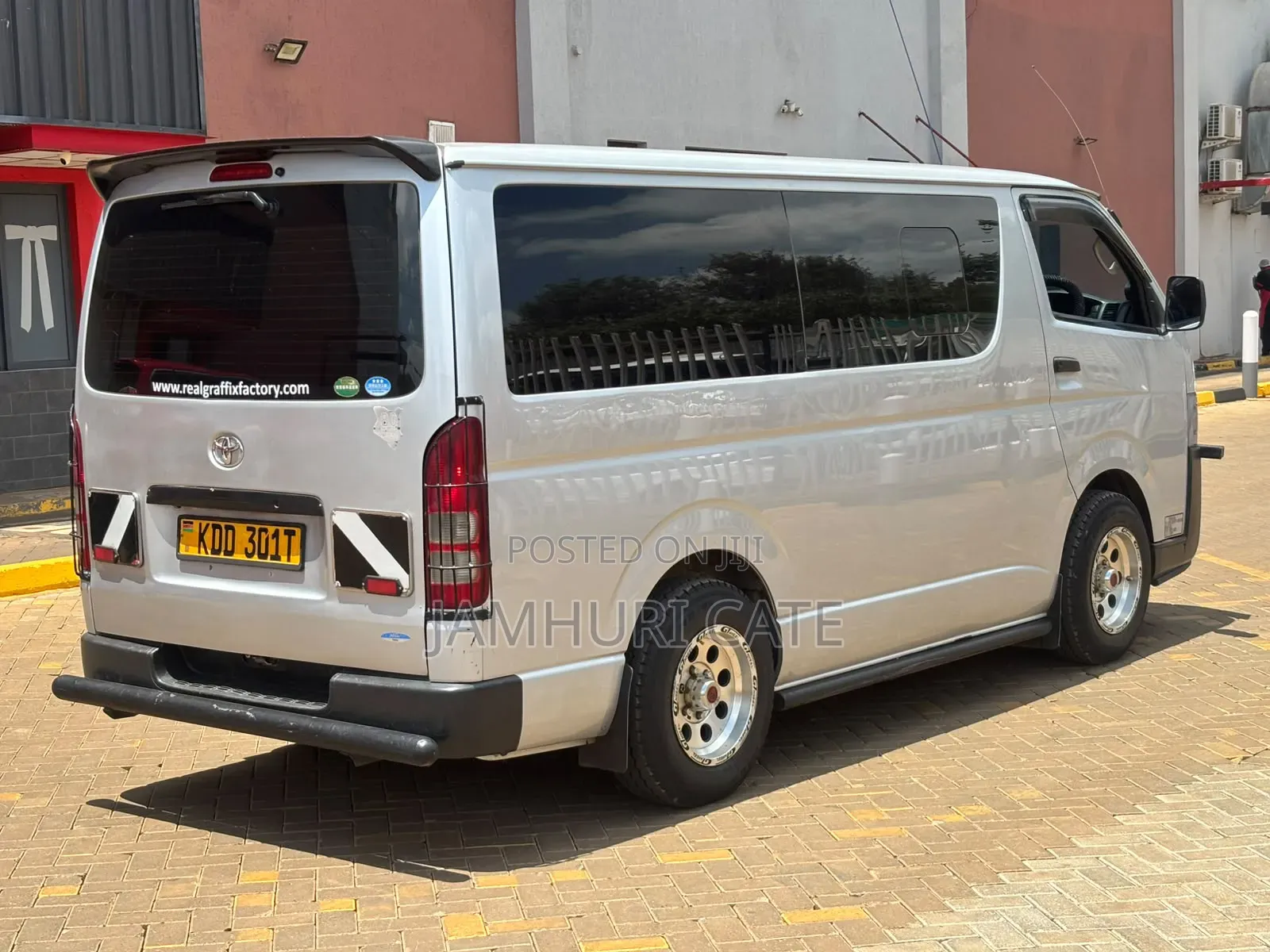 Toyota Grand HiAce 2000 Silver