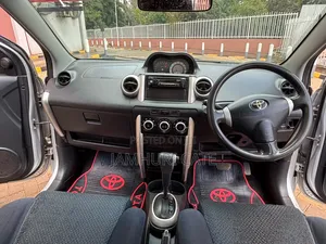 Toyota IST 2005 Silver