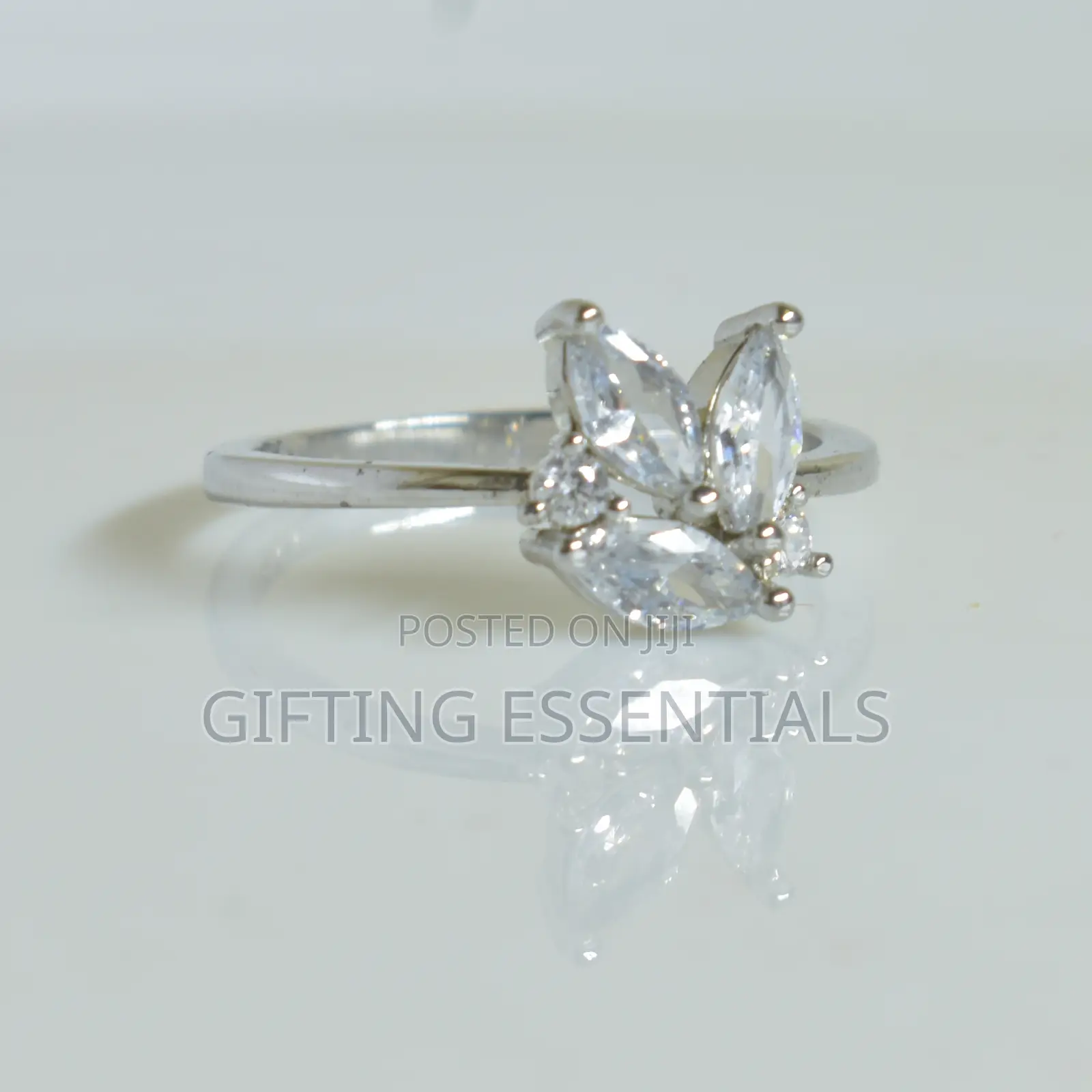 Beautiful Simple Silver Gold Engagement Ring With Box Packaging