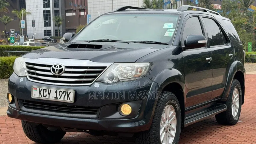 Toyota Fortuner 2013 Black