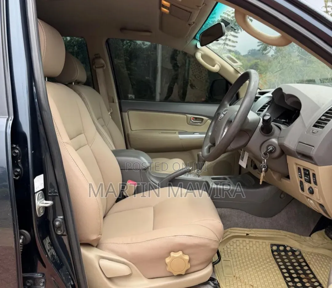 Toyota Fortuner 2013 Black