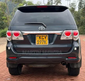 Toyota Fortuner 2013 Black